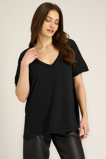 Knock Out V Neck Tee in Black